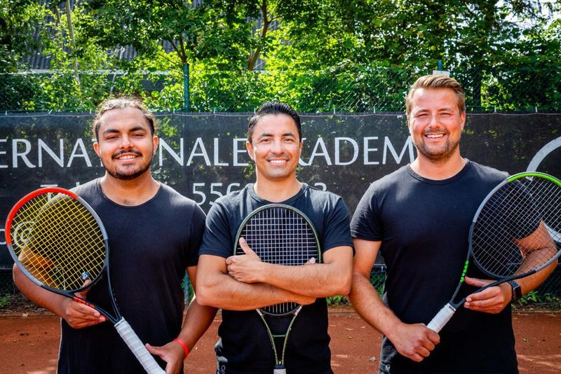 Clases de tenis grupales de alto rendimiento