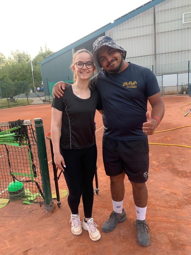 Head Coach Andrés Quiroz enseñando técnica